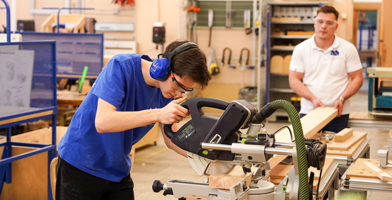 Госдума приняла закон о бесплатном профобучении для не сдавших ОГЭ школьников