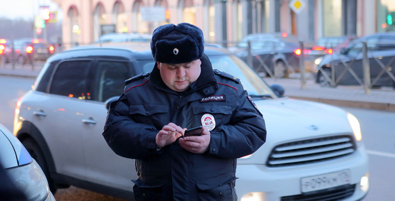 В МВД рассказали, как защитить данные в смартфоне от мошенников