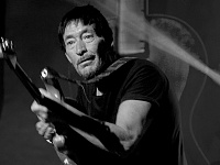 Умер британский певец Крис Ри