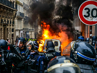 Во Франции задержали почти 300 человек на протестах