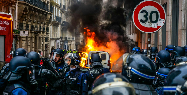 Во Франции задержали почти 300 человек на протестах
