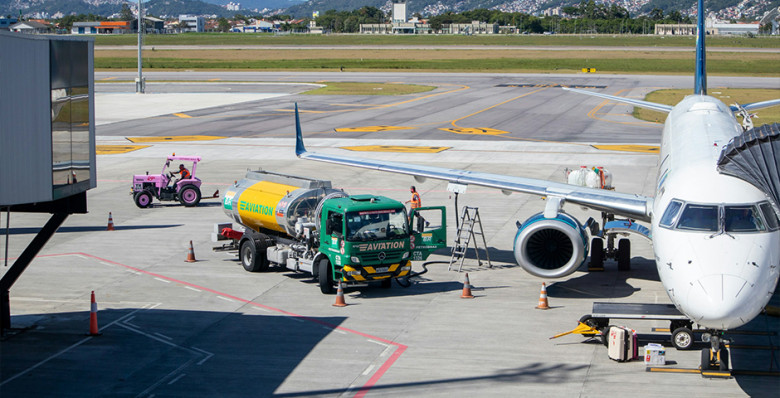 IATA: цены на авиатопливо будут высокими даже после открытия Ормузского пролива