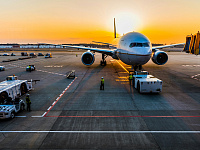 Из Абу-Даби вылетел первый с начала суток самолет