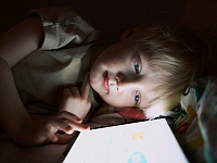 Во Франции одобрили запрет соцсетей для детей младше 15 лет