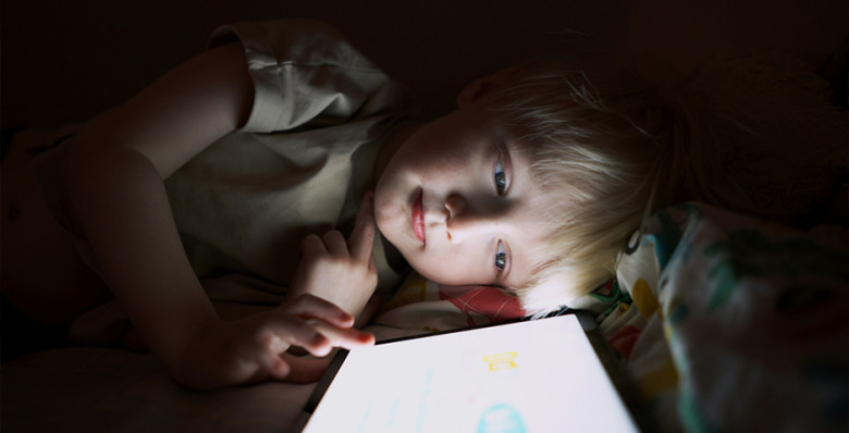 Во Франции одобрили запрет соцсетей для детей младше 15 лет