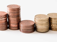 Подтверждение банковских операций пожилых людей могут распространить на наличные