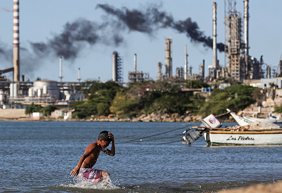 Нефти устанавливают границы