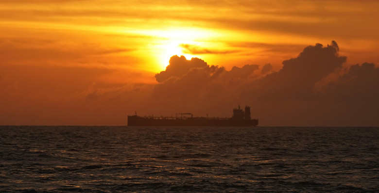 СМИ сообщили о возобновлении действия санкций США против российской нефти