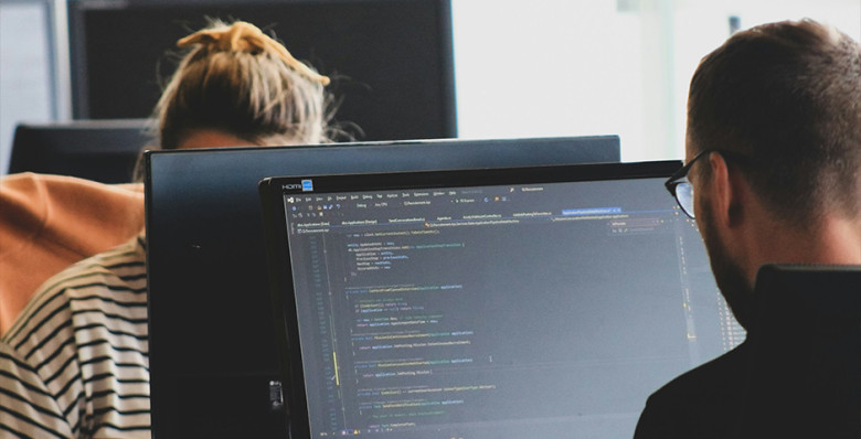 «Ведомости»: Минцифры введет штрафы для госкомпаний за иностранные ПАК