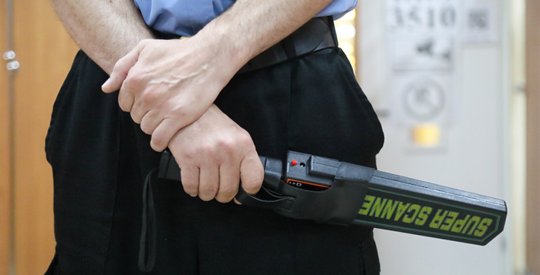 Охранник, бухгалтер и продавец: россияне назвали самые скучные профессии