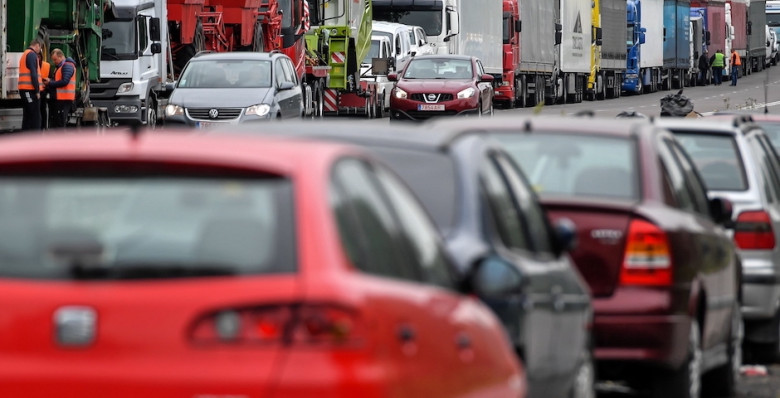 На границе России и Польши образовались очереди