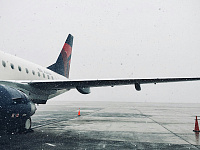 Снежная буря в США привела к отмене более 13 тысяч рейсов