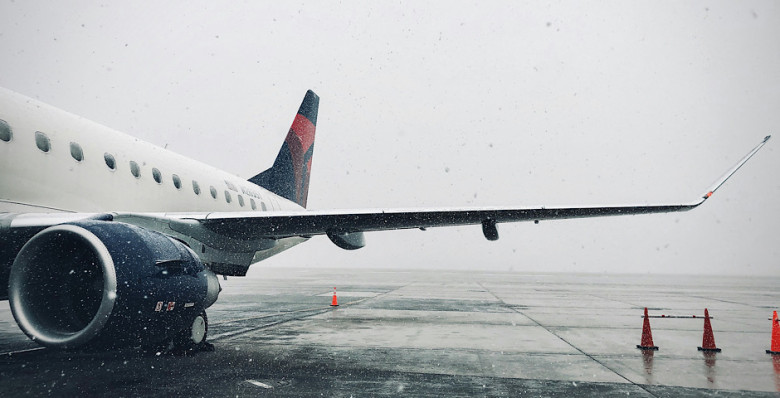 Снежная буря в США привела к отмене более 13 тысяч рейсов