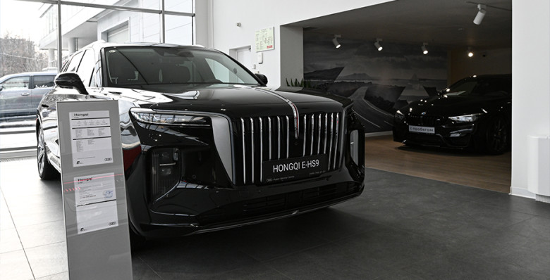 «Коммерсантъ» узнал о резком сокращении числа салонов китайских авто в России