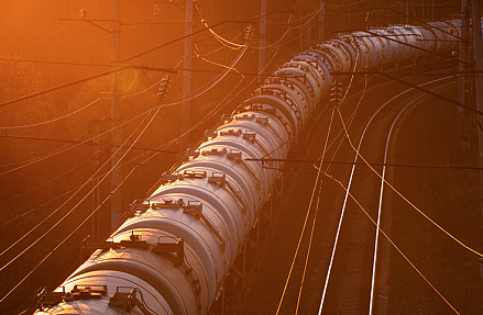 Вагоны выезжают в рынок