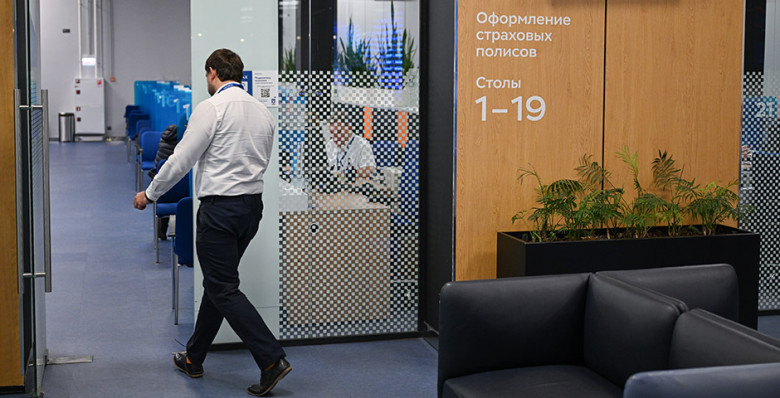 ЦБ сообщил о случаях навязывания страховок по кредиткам