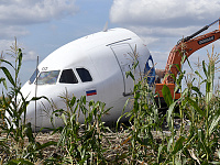 «Уральские авиалинии» получили 1 млрд рублей за посаженный в поле самолет