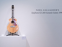 Гитару Ноэла Галлахера из Oasis продали на аукционе за $96 тысяч