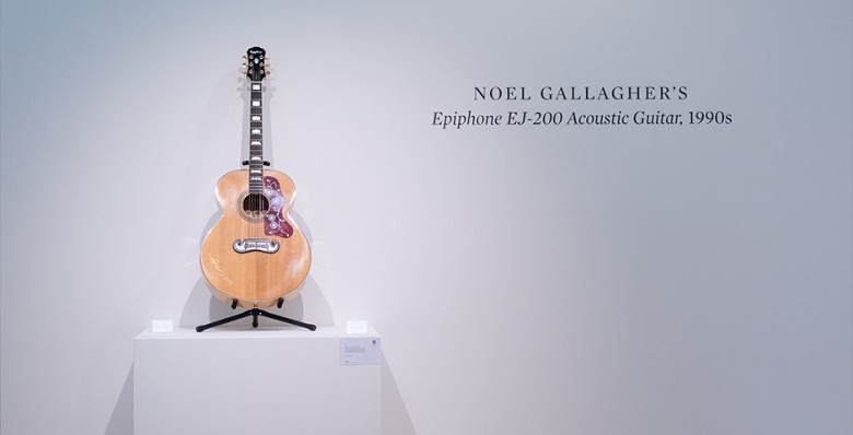 Гитару Ноэла Галлахера из Oasis продали на аукционе за $96 тысяч