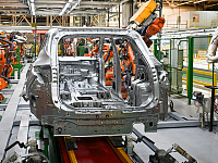 Денис Мантуров оценил объемы производства автомобилей в России в 2025 году