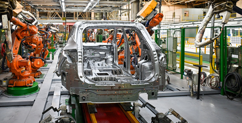 Денис Мантуров оценил объемы производства автомобилей в России в 2025 году