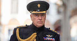 Король Карл III лишил титула принца своего младшего брата Эндрю