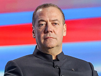 Дмитрий Медведев рекомендовал Дональду Трампу «поторопиться с Гренландией»