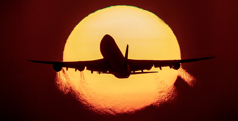 Демпфер заправят в крыло