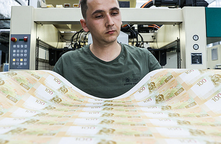 Деньги становятся виртуальными