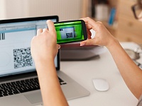 Число платежей через QR-коды и биометрию в России выросло вдвое