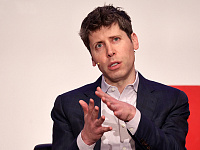 Глава OpenAI объявил «код красный» на фоне успеха чат-бота Google