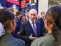 Владимира Путина во Владивостоке научили словам из молодежного сленга