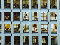 Опрос: в США люди тратят почти половину зарплаты в первые 48 часов после ее получения