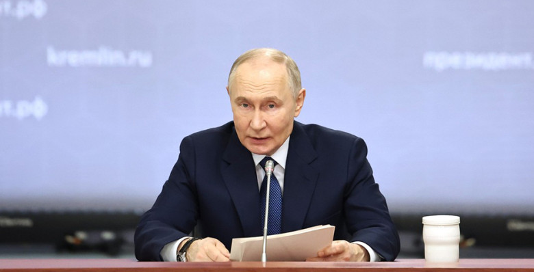 Владимир Путин рассказал о проработке вопроса продления режима работы детсадов