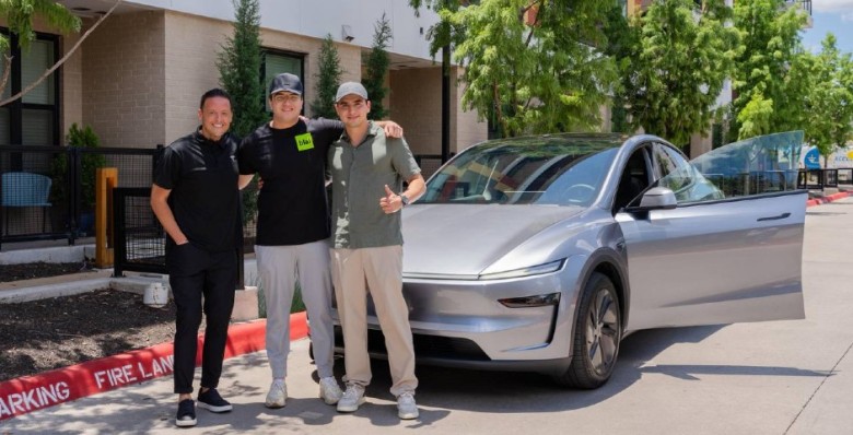 В Tesla рассказали о первой полностью автономной поездке электромобиля