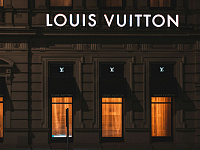 Акции владельца Dior и Louis Vuitton показали рекордный рост за 24 года