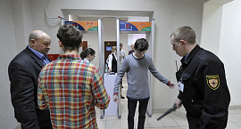 Рособрнадзор запретил досмотр школьников перед сдачей ЕГЭ