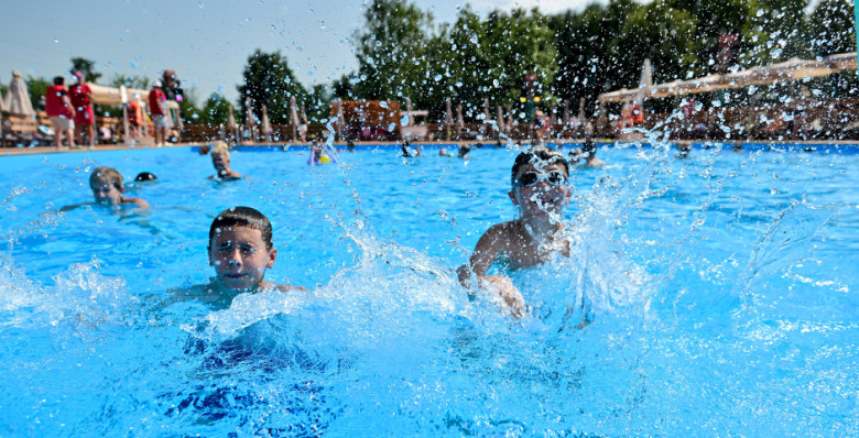 Минпросвещения рекомендовало начать летние каникулы в школах 27 мая