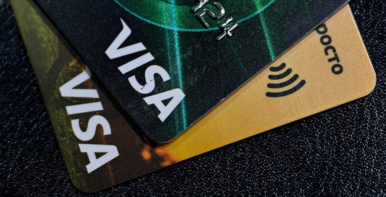 Visa запретила операции в Европе по картам трех белорусских банков