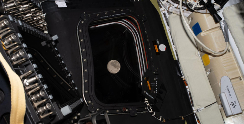 Астронавты миссии «Артемида-2» взяли курс на Землю после облета Луны