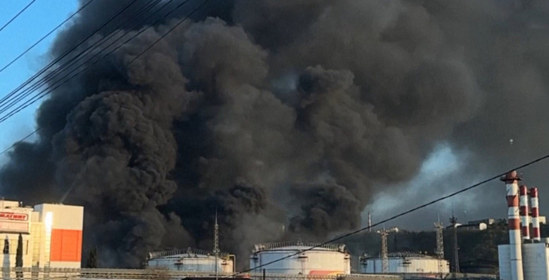 В морском порту Туапсе после атаки БПЛА произошло возгорание