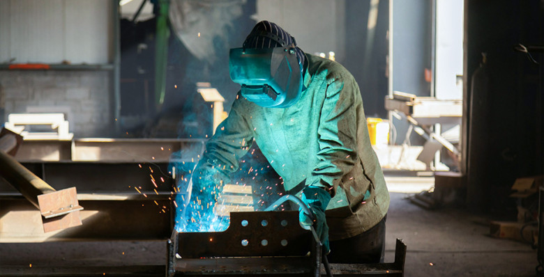 Минстрой: сварщик в России может зарабатывать 500 тыс. рублей