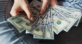 FT: США хотят усилить влияние доллара для противодействия Китаю