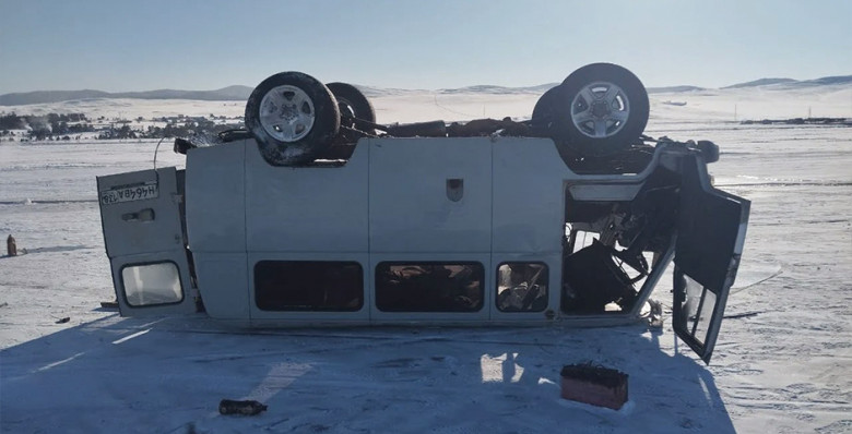 Туристка из Китая погибла при опрокидывании внедорожника на льду Байкала