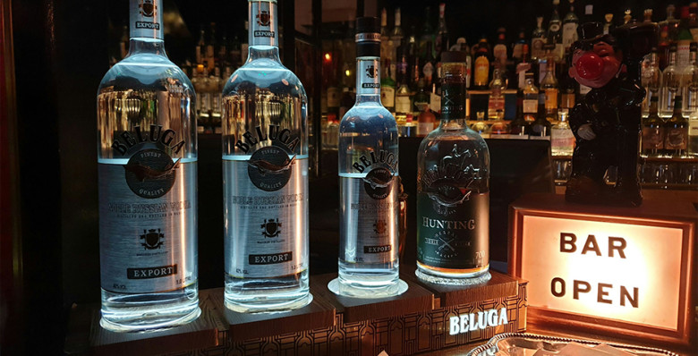 Средняя цена литра водки в России достигла почти тысячи рублей