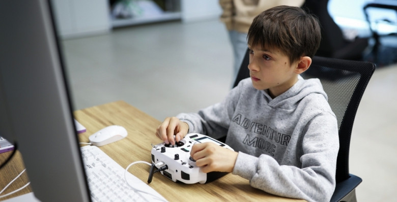 В России впервые выпустили учебник по беспилотникам для старшеклассников