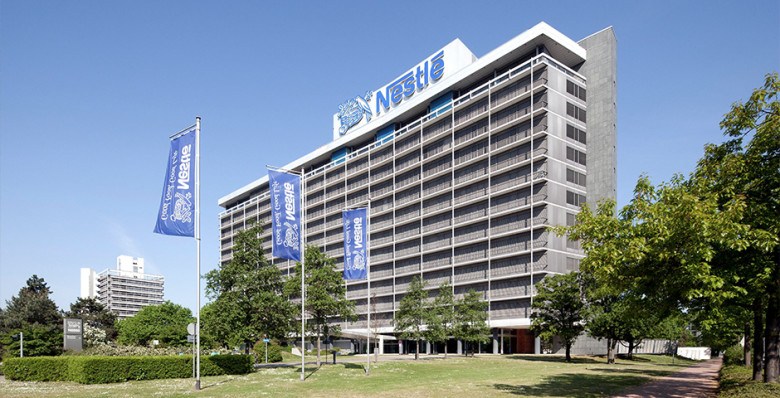 Акции Nestle снизились до минимума за восемь лет 