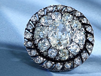 Бриллиантовую брошь Наполеона продали на аукционе за $4,4 млн