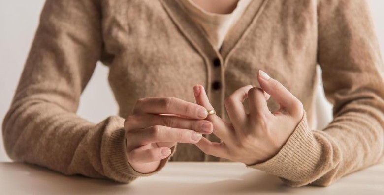 Кабмин подготовит проект об обязательной медиации при разводе