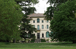 Искусство идет в народ